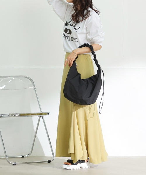 ALTROSE(アルトローズ)の「ギャザーハンドル ナイロン フェイクレザー 2WAY ショルダー トート レフト(ショルダーバッグ・レディース・ホワイト系その他/シルバー/ブラック系その他・FREE)」の19枚目の写真
