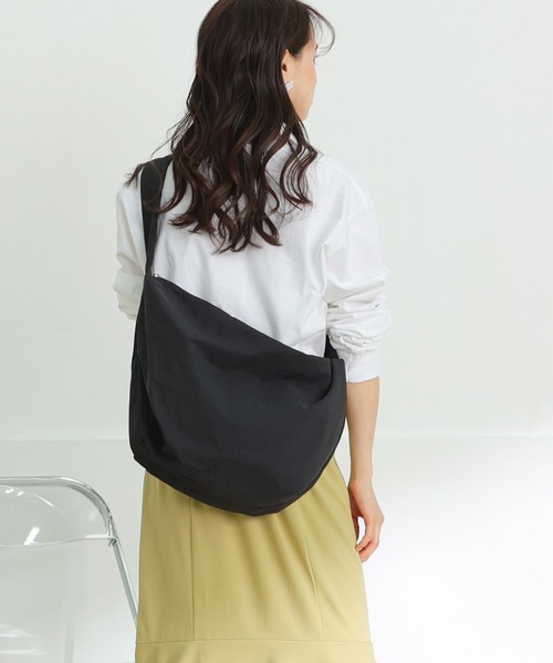 ALTROSE(アルトローズ)の「ギャザーハンドル ナイロン フェイクレザー 2WAY ショルダー トート レフト(ショルダーバッグ・レディース・ホワイト系その他/シルバー/ブラック系その他・FREE)」の17枚目の写真