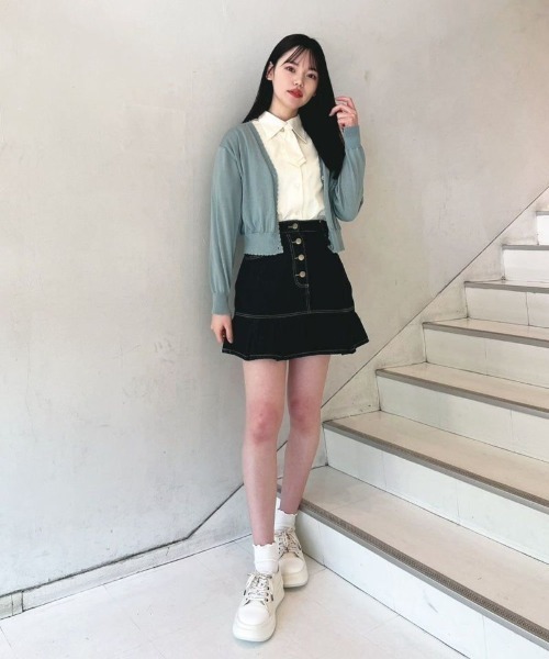 F i.n.t（フィント）の「【新色追加】ガラス風クリアフラワー釦UVカットニットカーディガン/F&A/fint（カーディガン/ボレロ・レディース・ミント/オフホワイト/ブルーグレー/ライトピンク/ネイビー・FREE）」の15枚目の写真