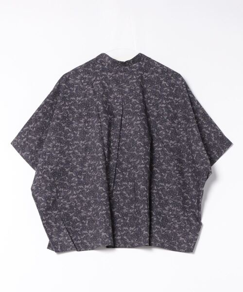 nop de nod（ノップドゥノッド）の「Cielダークフラワープリント5分袖シャツ（シャツ/ブラウス・レディース・ダークグレー/ダークブルー・3）」の3枚目の写真