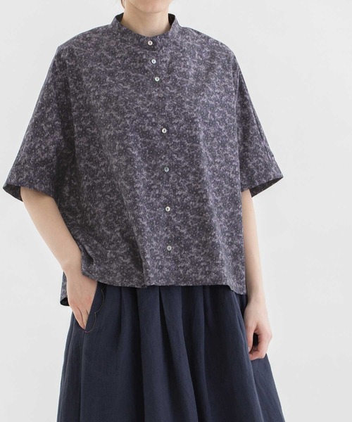 nop de nod（ノップドゥノッド）の「Cielダークフラワープリント5分袖シャツ（シャツ/ブラウス・レディース・ダークグレー/ダークブルー・3）」の8枚目の写真