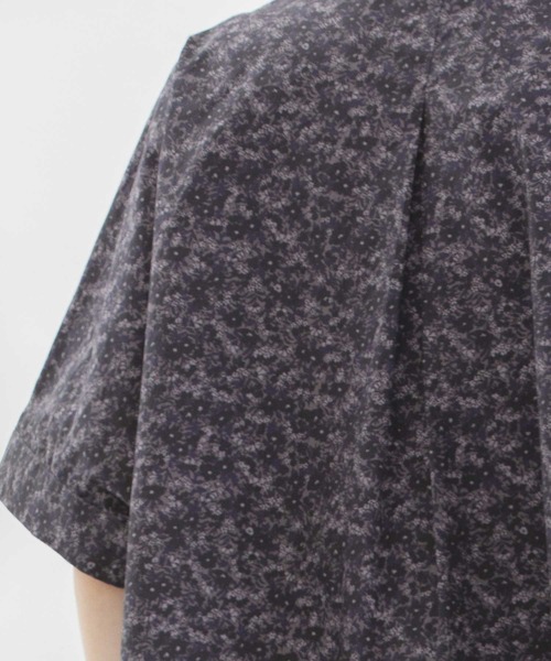 nop de nod（ノップドゥノッド）の「Cielダークフラワープリント5分袖シャツ（シャツ/ブラウス・レディース・ダークグレー/ダークブルー・3）」の7枚目の写真