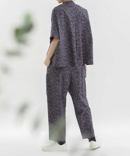 nop de nod（ノップドゥノッド）の「Cielダークフラワープリント5分袖シャツ（シャツ/ブラウス・レディース・ダークグレー/ダークブルー・3）」の18枚目の写真