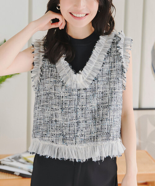 KOBE LETTUCE（コウベレタス）の「チュールフリンジツイードジレ（ベスト・レディース・ブルー/ブラック/ベージュ・M）」の2枚目の写真