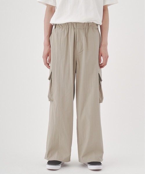 YOEL(ヨエル)の「YOEL - nylon cargo pants / ナイロンカーゴパンツ(カーゴパンツ・メンズ・グレイッシュベージュ/ブラック・MEDIUM/LARGE)」の5枚目の写真