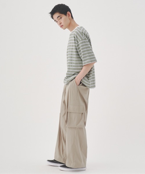 YOEL(ヨエル)の「YOEL - nylon cargo pants / ナイロンカーゴパンツ(カーゴパンツ・メンズ・グレイッシュベージュ/ブラック・MEDIUM/LARGE)」の14枚目の写真