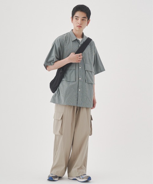 YOEL(ヨエル)の「YOEL - nylon cargo pants / ナイロンカーゴパンツ(カーゴパンツ・メンズ・グレイッシュベージュ/ブラック・MEDIUM/LARGE)」の15枚目の写真