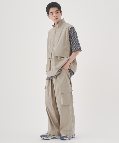 YOEL(ヨエル)の「YOEL - nylon cargo pants / ナイロンカーゴパンツ(カーゴパンツ・メンズ・グレイッシュベージュ/ブラック・MEDIUM/LARGE)」の11枚目の写真