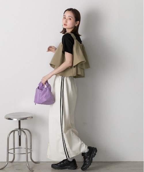 ad thie(アドティエ)の「シャーリングキャミソール ボリュームビスチェ(キャミソール・レディース・ブラック/ライトカーキ・FREE)」の11枚目の写真