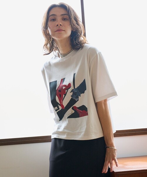 UNFILO(アンフィーロ)の「【Lee Izumida×UNFILO】プリント Tシャツ(Tシャツ/カットソー・レディース・グレー系2/ホワイト系2/ホワイト系1/グレー系1/ホワイト系3/グレー系3・M2/MEDIUM)」の2枚目の写真