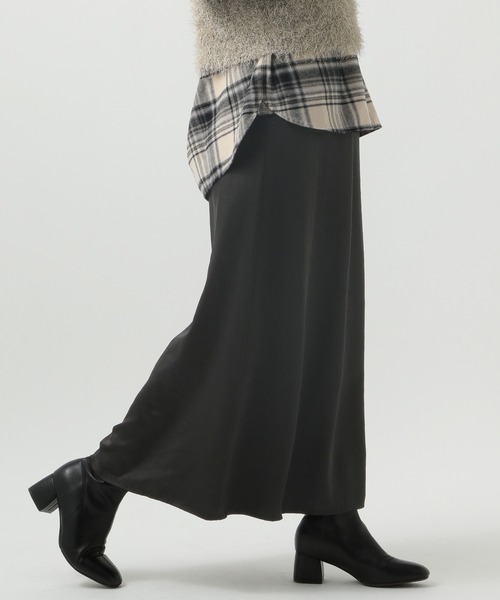 BAYFLOW（ベイフロー）の「[秋まで穿ける]サテンセミナロースカート（スカート・レディース・ブラック/グレイッシュベージュ/カーキ・SMALL/MEDIUM）」の9枚目の写真