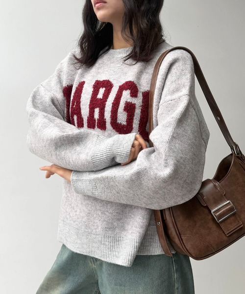 AS KNOW AS plus(アズノゥアズプラス)の「◇カレッジロゴジャガードニットプルオーバー【UNISEX ITEM】(ニット/セーター・レディース・ベージュ/オートミール/ネイビー/グレー/グリーン/グリーン系1/ベージュ系1/ネイビー系1/ブラウン系2/グレー系2/ベージュ系2・FREE)」の3枚目の写真