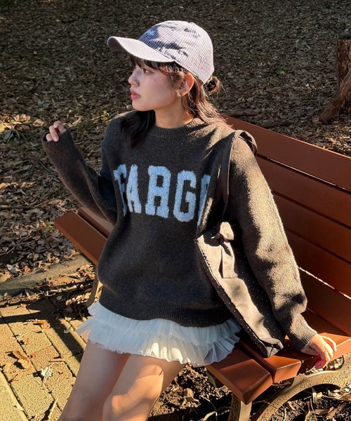 AS KNOW AS plus(アズノゥアズプラス)の「◇カレッジロゴジャガードニットプルオーバー【UNISEX ITEM】(ニット/セーター・レディース・ベージュ/オートミール/ネイビー/グレー/グリーン/グリーン系1/ベージュ系1/ネイビー系1/ブラウン系2/グレー系2/ベージュ系2・FREE)」の4枚目の写真