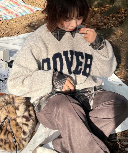 AS KNOW AS plus（アズノゥアズプラス）の「◇カレッジロゴジャガードニットプルオーバー【UNISEX ITEM】（ニット/セーター・レディース・ベージュ/オートミール/ネイビー/グレー/グリーン/グリーン系1/ベージュ系1/ネイビー系1・FREE）」の4枚目の写真