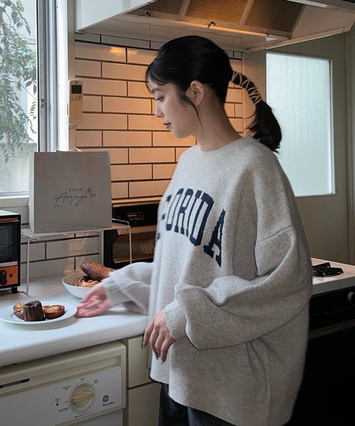 AS KNOW AS plus（アズノゥアズプラス）の「◇カレッジロゴジャガードニットプルオーバー【UNISEX ITEM】（ニット/セーター・レディース・ベージュ/オートミール/ネイビー/グレー/グリーン/グリーン系1/ベージュ系1/ネイビー系1・FREE）」の3枚目の写真