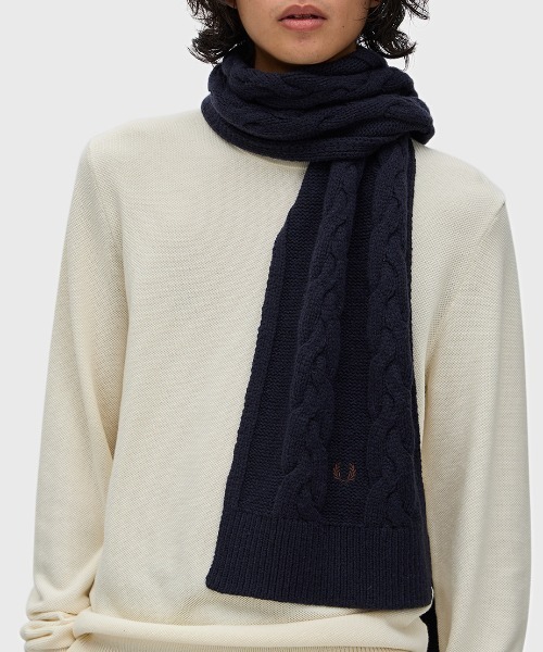 FRED PERRY（フレッドペリー）の「ラムウールケーブルマフラー／Lambswool Cable Scarf（マフラー・メンズ・ブラック/ベージュ/ネイビー/ベージュ系その他・ONE SIZE）」の8枚目の写真