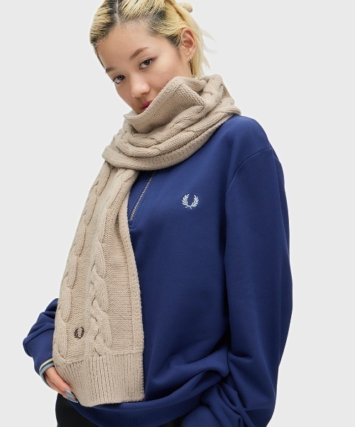 FRED PERRY（フレッドペリー）の「ラムウールケーブルマフラー／Lambswool Cable Scarf（マフラー・メンズ・ブラック/ベージュ/ネイビー/ベージュ系その他・ONE SIZE）」の5枚目の写真