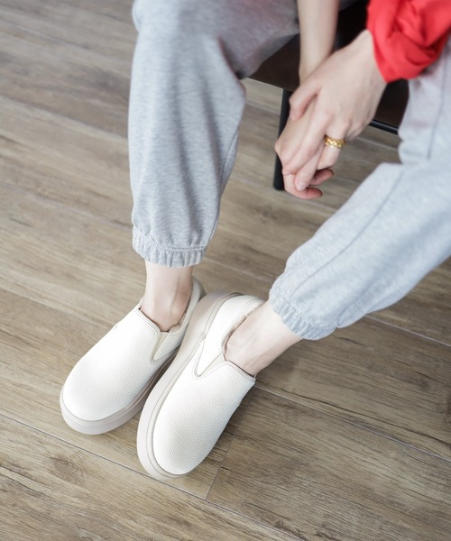 SESTO(セスト)の「インナーボア軽量厚底スリッポンスニーカー(スリッポン・レディース・ブラック/アイボリー/シルバー・LL/3L/S/M/L)」の7枚目の写真