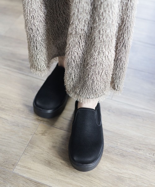 SESTO(セスト)の「インナーボア軽量厚底スリッポンスニーカー(スリッポン・レディース・ブラック/アイボリー/シルバー・LL/3L/S/M/L)」の12枚目の写真