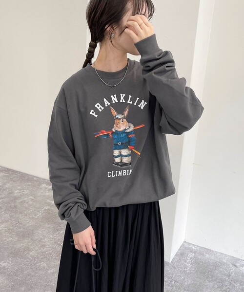 fredy emue（フレディエミュ）の「【Franklin Climbing/ フランクリン クライミング】うさぎスキー クルーネックスウェット（スウェット・レディース・アイボリー/ライトグレー/チャコールグレー・38）」の2枚目の写真