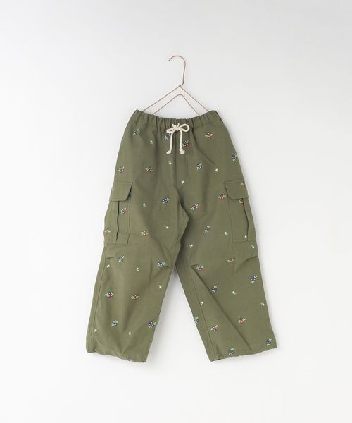 LOWRYS FARM（ローリーズファーム）の「シシュウバックサテンカーゴパンツ　 137937（カーゴパンツ・キッズ・カーキ・110cm/120cm/130cm/140cm/150cm）」の4枚目の写真