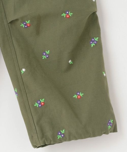 LOWRYS FARM（ローリーズファーム）の「シシュウバックサテンカーゴパンツ　 137937（カーゴパンツ・キッズ・カーキ・110cm/120cm/130cm/140cm/150cm）」の6枚目の写真