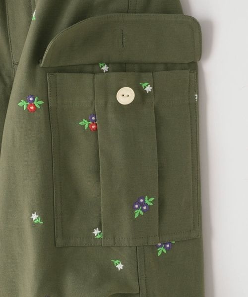 LOWRYS FARM（ローリーズファーム）の「シシュウバックサテンカーゴパンツ　 137937（カーゴパンツ・キッズ・カーキ・110cm/120cm/130cm/140cm/150cm）」の7枚目の写真