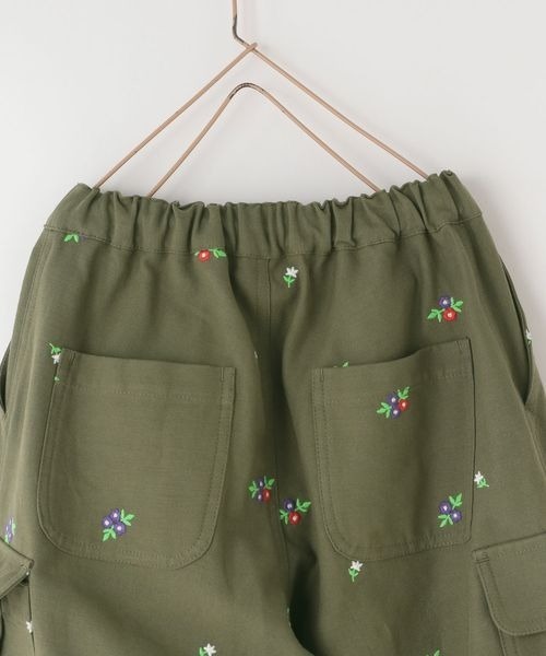 LOWRYS FARM（ローリーズファーム）の「シシュウバックサテンカーゴパンツ　 137937（カーゴパンツ・キッズ・カーキ・110cm/120cm/130cm/140cm/150cm）」の9枚目の写真