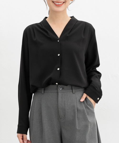 Honeys（ハニーズ）の「【抗菌防臭】Vネックブラウス（シャツ