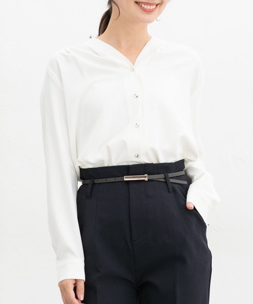 Honeys（ハニーズ）の「【抗菌防臭】Ｖネックブラウス（シャツ/ブラウス・レディース・ホワイト/キャメル/ネイビー/ブラック/ブルーグリーン・S/M/L/LL/3L）」の9枚目の写真