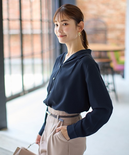 Honeys（ハニーズ）の「【抗菌防臭】Ｖネックブラウス（シャツ/ブラウス・レディース・ホワイト/キャメル/ネイビー/ブラック/ブルーグリーン・S/M/L/LL/3L）」の12枚目の写真