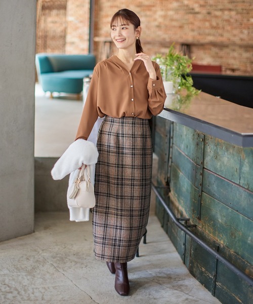 Honeys（ハニーズ）の「【抗菌防臭】Ｖネックブラウス（シャツ/ブラウス・レディース・ホワイト/キャメル/ネイビー/ブラック/ブルーグリーン・S/M/L/LL/3L）」の15枚目の写真