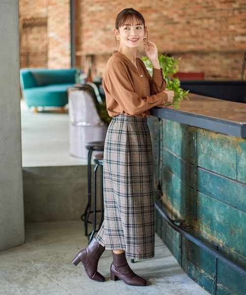 Honeys（ハニーズ）の「【抗菌防臭】Ｖネックブラウス（シャツ/ブラウス・レディース・ホワイト/キャメル/ネイビー/ブラック/ブルーグリーン・S/M/L/LL/3L）」の16枚目の写真