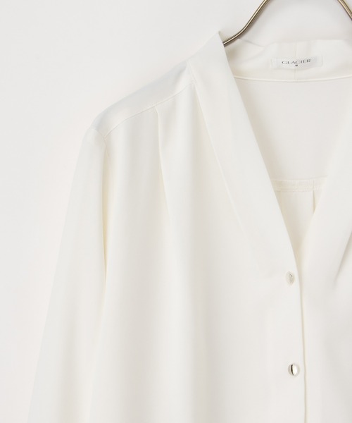 Honeys（ハニーズ）の「【抗菌防臭】Ｖネックブラウス（シャツ/ブラウス・レディース・ホワイト/キャメル/ネイビー/ブラック/ブルーグリーン・S/M/L/LL/3L）」の20枚目の写真