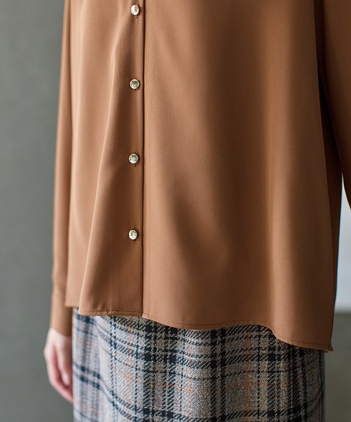 Honeys（ハニーズ）の「【抗菌防臭】Vネックブラウス（シャツ