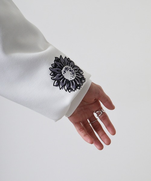 セール】ATELANE ルーズシルエットランダムフラワー刺繍