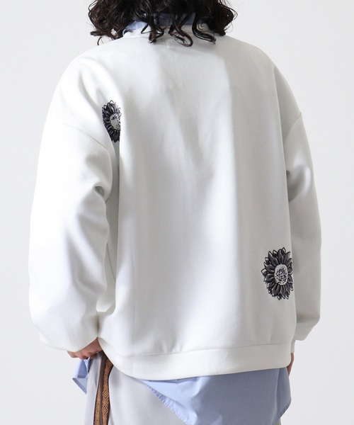 ATELANE(アテレーン)の「ATELANE ルーズシルエットランダムフラワー刺繍スウェット(スウェット・メンズ・ブラック/ホワイト系その他/ブラウン/ホワイト/ブラック系その他・L/M)」の8枚目の写真