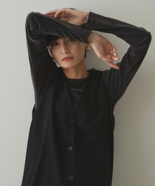 OPAQUE.CLIP（オペークドットクリップ）の「◆《CLASSY掲載》シアーベロアトップス【洗濯機洗い可】（Tシャツ/カットソー・レディース・ブラック/ブルーグリーン/オフホワイト/チャコールグレー・38/40/42）」の3枚目の写真