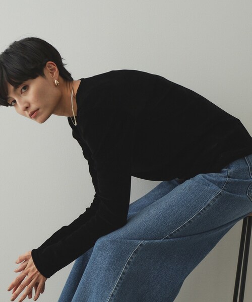 OPAQUE.CLIP（オペークドットクリップ）の「◆《CLASSY掲載》シアーベロアトップス【洗濯機洗い可】（Tシャツ/カットソー・レディース・ブラック/ブルーグリーン/オフホワイト/チャコールグレー・38/40/42）」の2枚目の写真