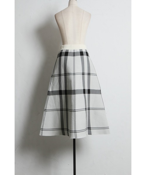 tocco closet（トッコ　クローゼット）の「【ZOZO限定】タータンチェックニットフレアスカート（スカート・レディース・オフホワイト/ネイビー/ブラック/レッド・M）」の8枚目の写真
