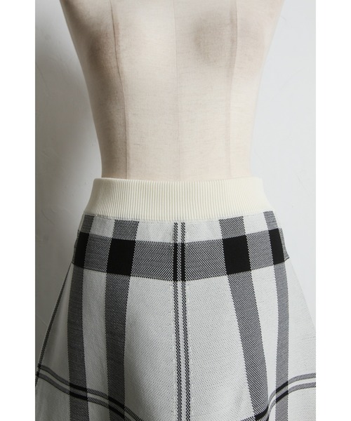 tocco closet（トッコ　クローゼット）の「【ZOZO限定】タータンチェックニットフレアスカート（スカート・レディース・オフホワイト/ネイビー/ブラック/レッド・M）」の10枚目の写真