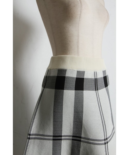 tocco closet（トッコ　クローゼット）の「【ZOZO限定】タータンチェックニットフレアスカート（スカート・レディース・オフホワイト/ネイビー/ブラック/レッド・M）」の11枚目の写真