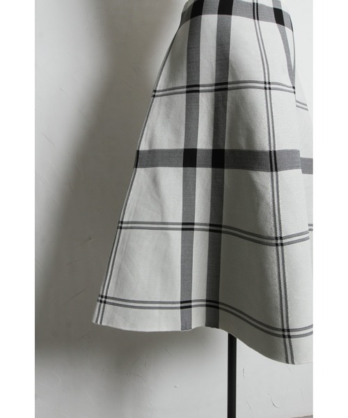 tocco closet（トッコ　クローゼット）の「【ZOZO限定】タータンチェックニットフレアスカート（スカート・レディース・オフホワイト/ネイビー/ブラック/レッド・M）」の12枚目の写真