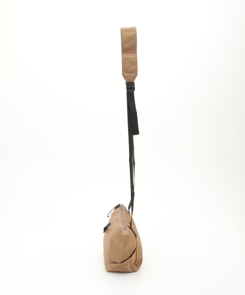 &Bridge(アンドブリッジ)の「Earth Made (アースメイド) マルチポケット軽量ショルダーバッグ(ショルダーバッグ・レディース・ベージュ・99)」の3枚目の写真