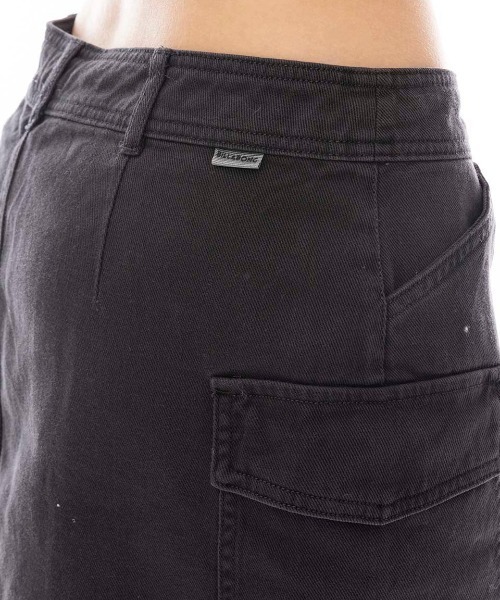 BILLABONG(ビラボン)の「BILLABONG レディース HILARY CARGO SKIRT スカート/ビラボンブラックデニムミニスカート(スカート・レディース・ブラック・SMALL/MEDIUM)」の5枚目の写真