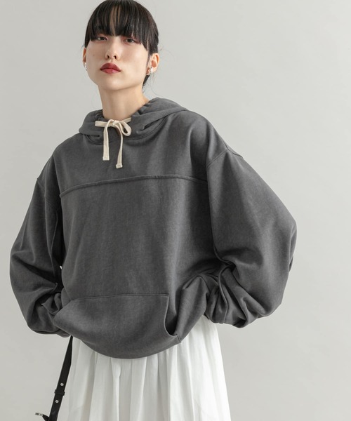 KBF（ケイビーエフ）の「バックロゴフーディー（パーカー・レディース・ネイビー/グレー・ONE）」の3枚目の写真