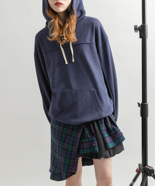 KBF（ケイビーエフ）の「バックロゴフーディー（パーカー・レディース・ネイビー/グレー・ONE）」の16枚目の写真