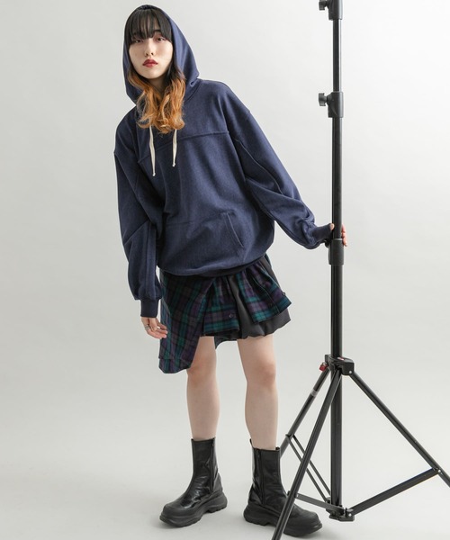 KBF（ケイビーエフ）の「バックロゴフーディー（パーカー・レディース・ネイビー/グレー・ONE）」の21枚目の写真