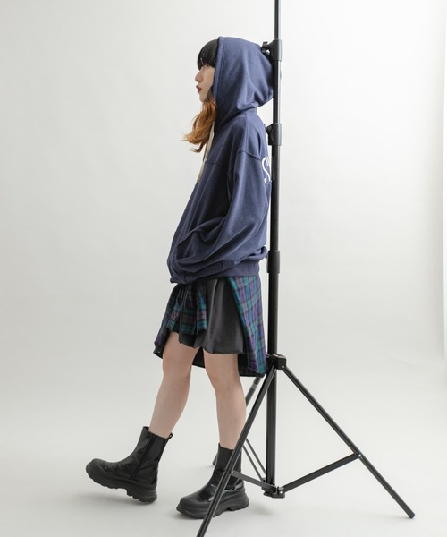 KBF（ケイビーエフ）の「バックロゴフーディー（パーカー・レディース・ネイビー/グレー・ONE）」の22枚目の写真