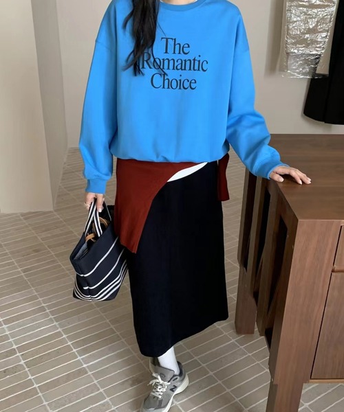 Chiina（チーナ）の「Chiina/カジュアル フロントロゴ プリント